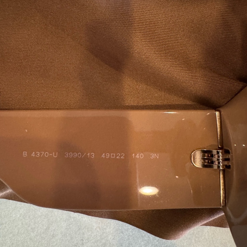 New Burberry Sunglasses never worn - Picture 5 of 8